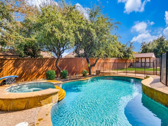 Building Photo - Incredible 4-bedroom, 3-bath Home with sparkling Pool on a gorgeous lot in highly sought-after Al...