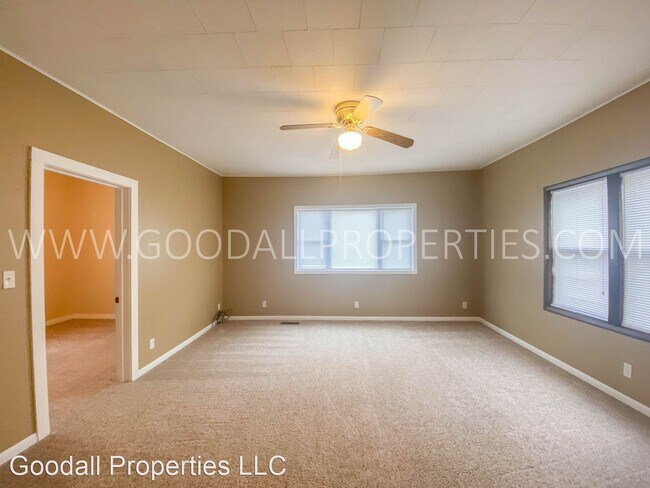 Building Photo - 2 br, 1.5 bath House - 202 S 11th St