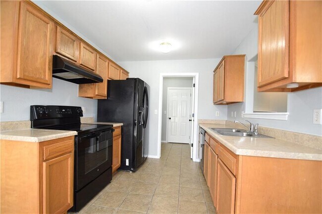 Building Photo - 903 SW Sandrock Rd