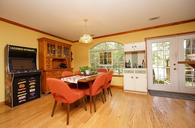 Building Photo - Charming Home in Poquito Bayou – A Nature ...