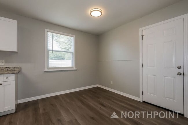 Building Photo - 7912 Allamanda Ave