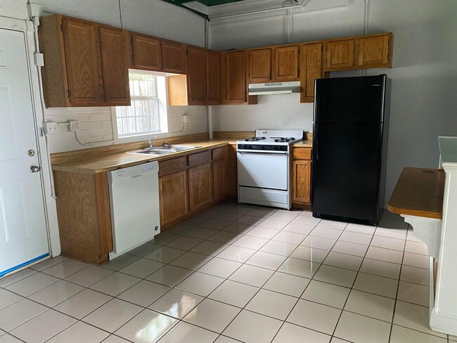 Primary Photo - 428 W Locust St