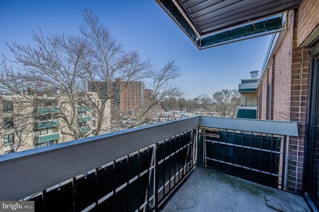 Building Photo - 6141 Leesburg Pike