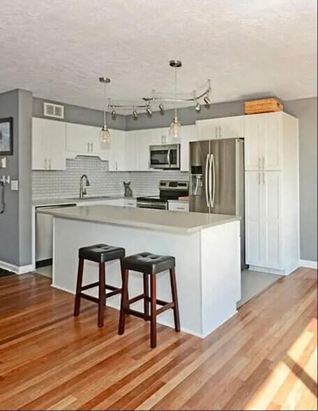 Building Photo - 12520 Edgewater Dr