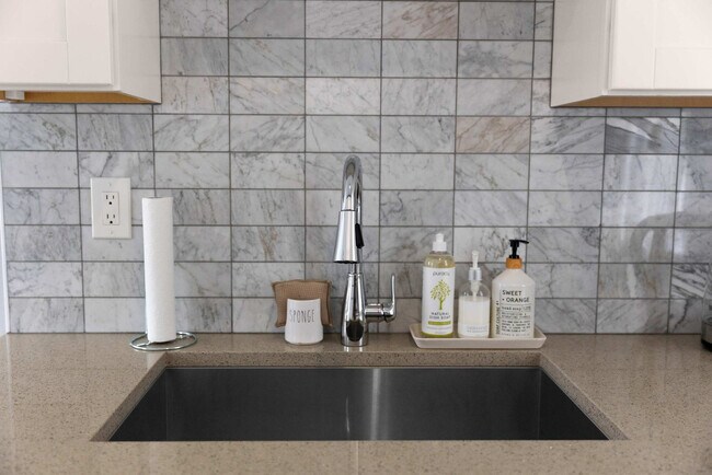 Building Photo - 120 4th Ave N