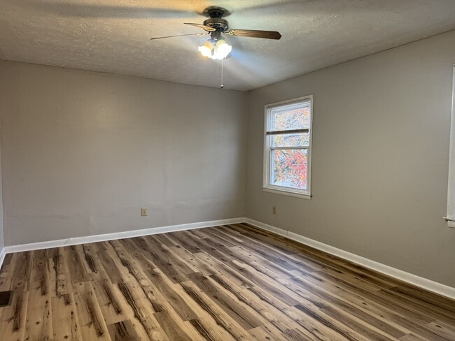 Building Photo - 179 Hedgewood Ct