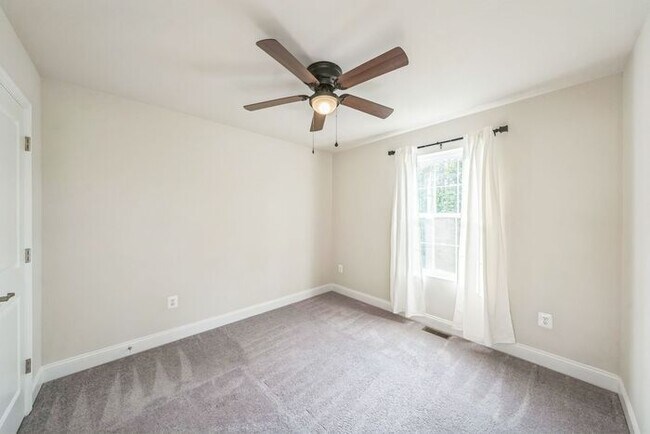 Building Photo - 23853 Myrtle Glen Way