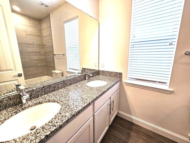 Building Photo - *****STUNNING 4/2 HOME IN PALM BAY****