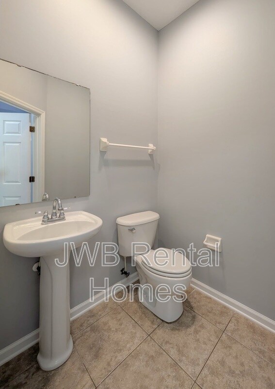 Building Photo - 129 Castlegate Ln