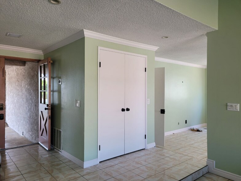 Building Photo - 9149 Croce Dr