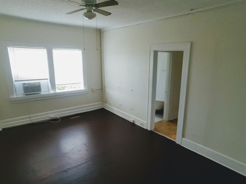 Living/sleeping area - 524 Dr MLK Jr St S