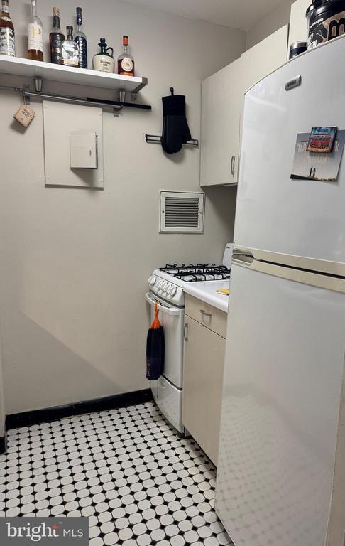 Building Photo - 200 Locust St