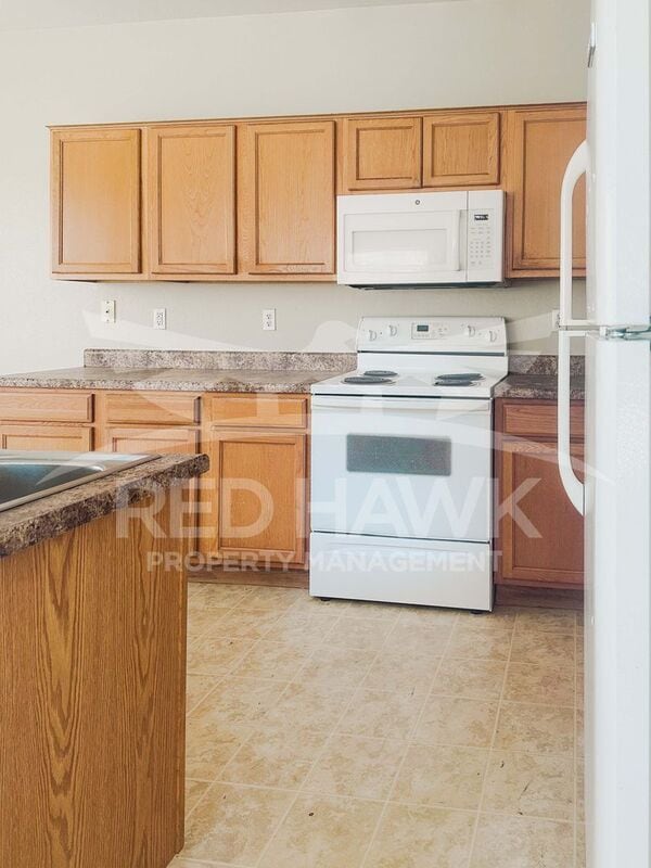 Building Photo - 41232 N Cambria Dr