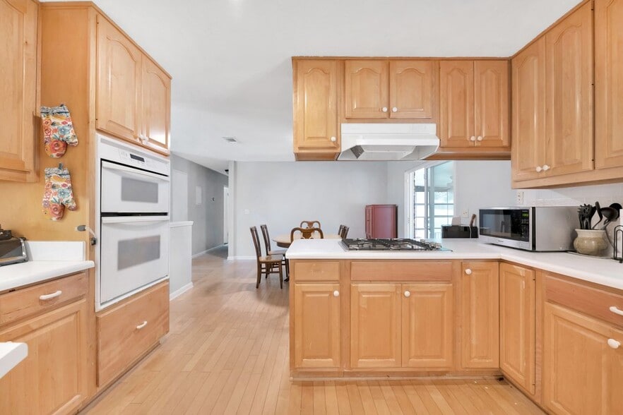 Building Photo - 1126 Coral Dr