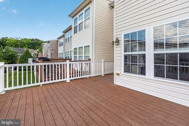 Building Photo - 711 Wineberry Way