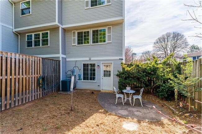 Building Photo - 1682 Harvest Green Ct