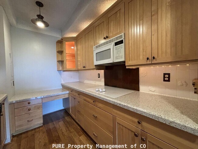 Building Photo - Beautiful 2 bedroom 2 bath condo!  Updated!