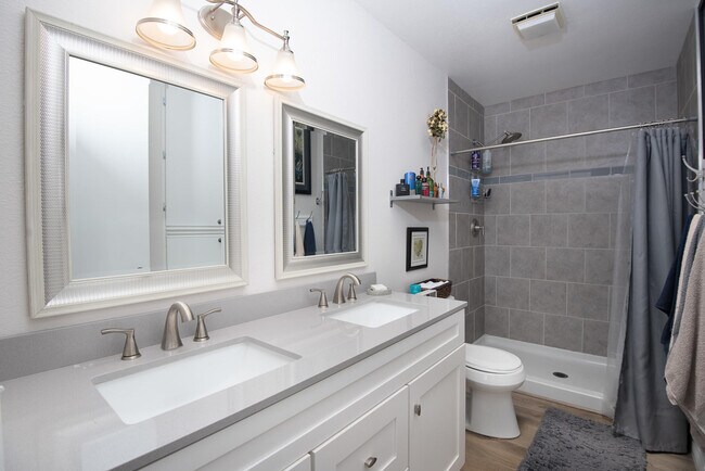 Building Photo - 67421 Toltec Ct