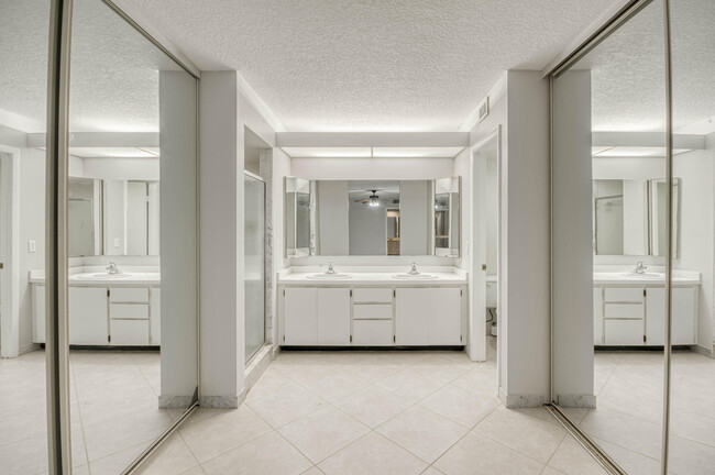 Building Photo - 1221 12th Ln