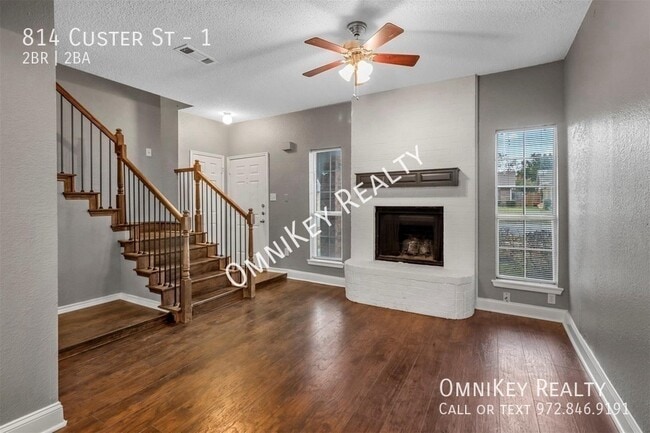 Building Photo - 814 Custer St