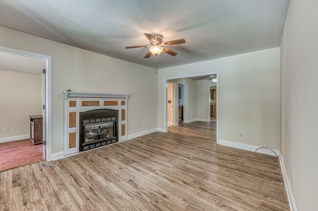 Building Photo - 222 Hulen Ave