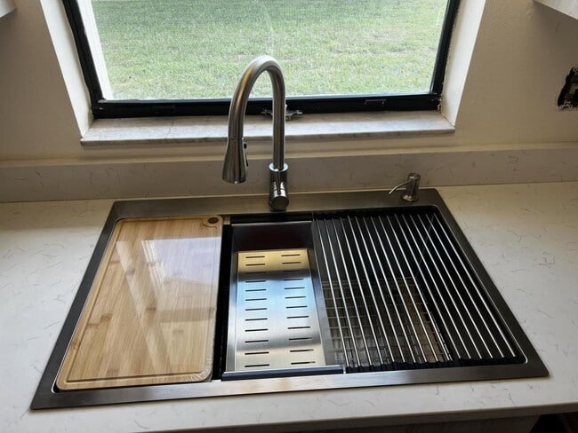 Building Photo - 110 E Washington St