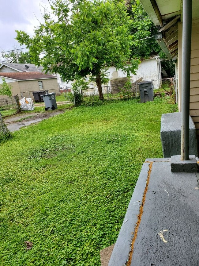 Building Photo - 2 Bed/ 1Bath/ Garage / Carport