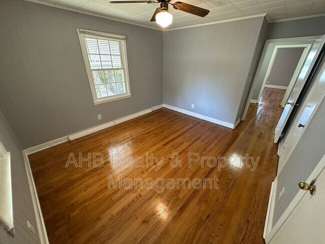 Building Photo - 528 Baldwin Rd