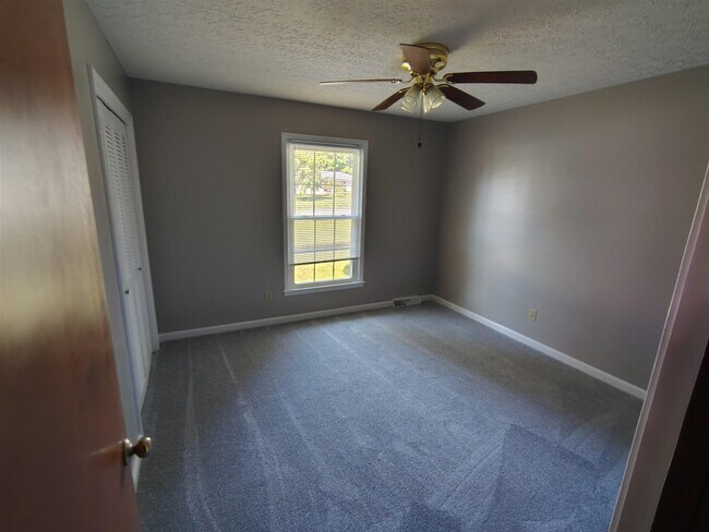 Building Photo - 700 Peachtree Ln