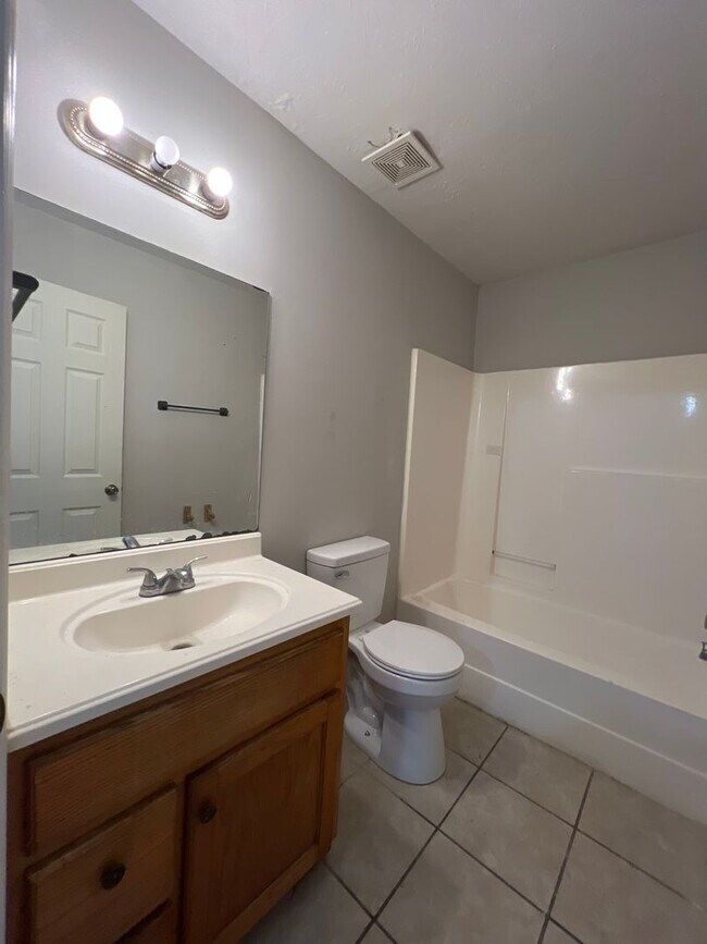 Building Photo - ON SPECIAL: Three Bedroom Ranch with Appli...