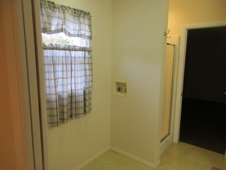 Building Photo - 733 Acadia Rd