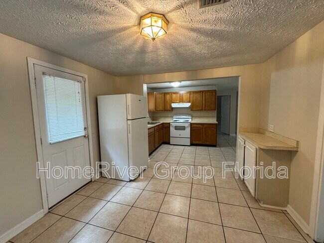 Building Photo - 4450 Englewood Ave