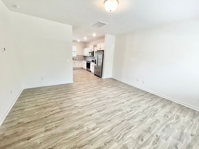 Building Photo - 3 br 2.5 ba townhome in charming Townhome ...