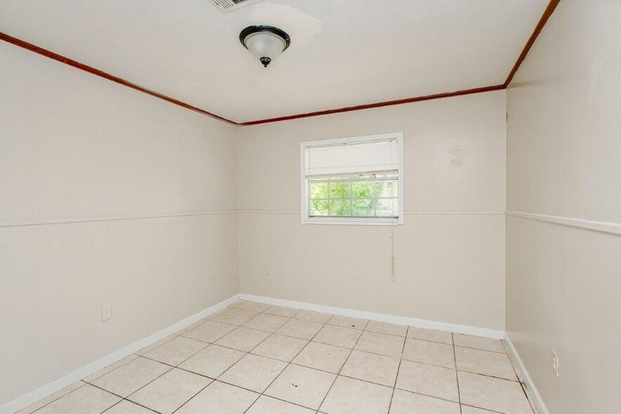 Building Photo - 908 Brinwood Ave