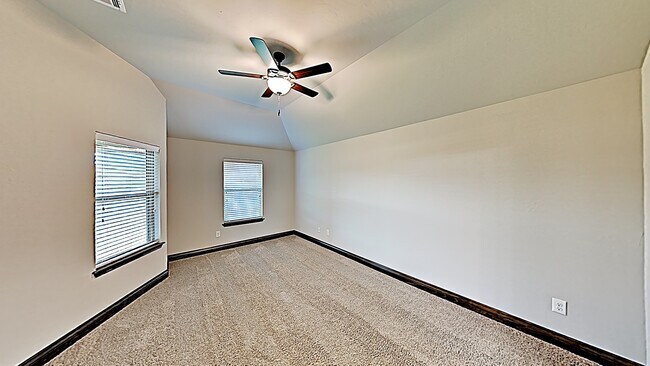 Building Photo - Beautiful 4 Bedroom Home in Mustang Schools!