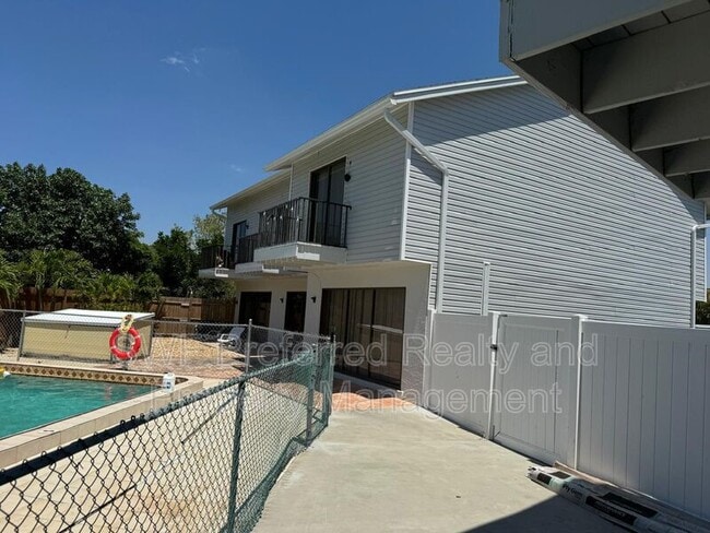 Building Photo - 4318 SE 5th Ave