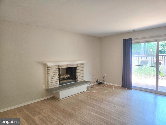 Building Photo - 1808 Ivy Oak Square