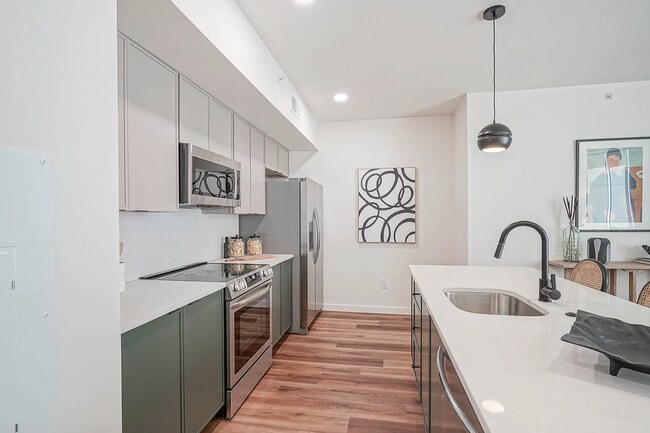 Building Photo - 1301 Bainbridge St