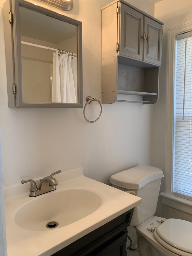 Bathroom - 18 Fisher St