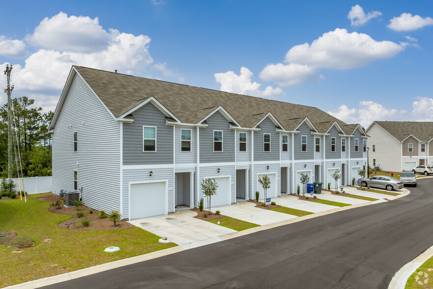 Building view. - Bell's Lake Townhomes