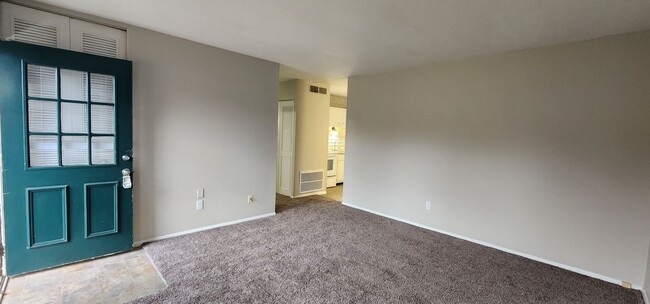 Building Photo - Nice, 3 Bedrooms, 1 Bath, Brick Ranch Home...