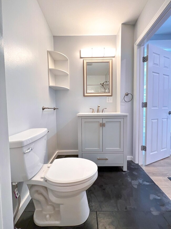 Building Photo - 178 Pleasant St