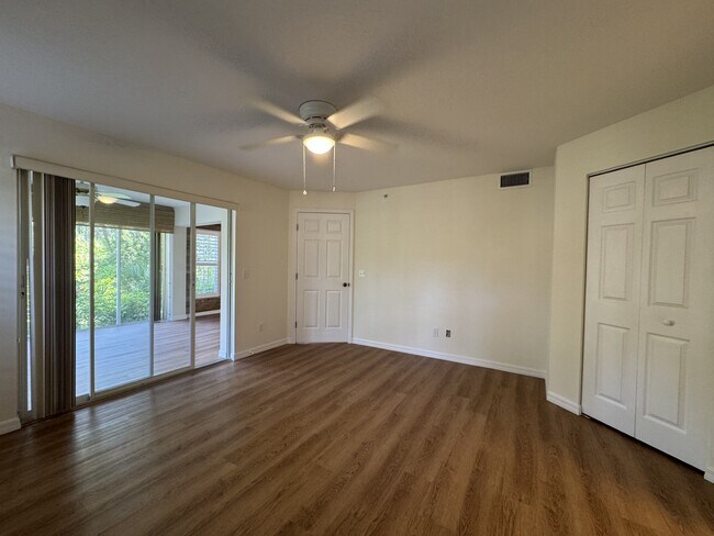 Building Photo - 815 Montrose Dr