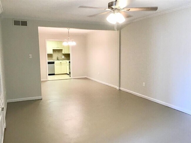 Building Photo - 5155 Wayneland Dr