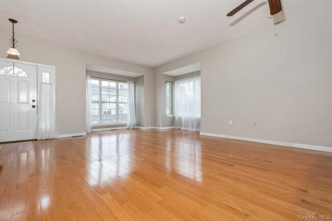 Building Photo - 52 Schenck Ave