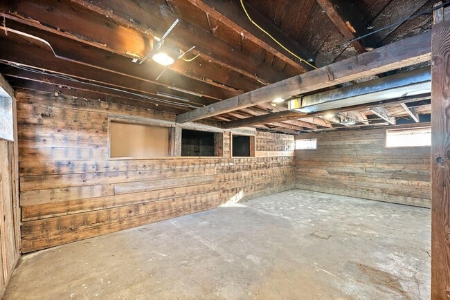 Building Photo - Charming 2-Bed 2-Bath Tacoma Craftsman | S...