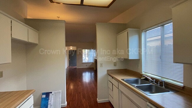 Building Photo - 435 Hawthorne Dr
