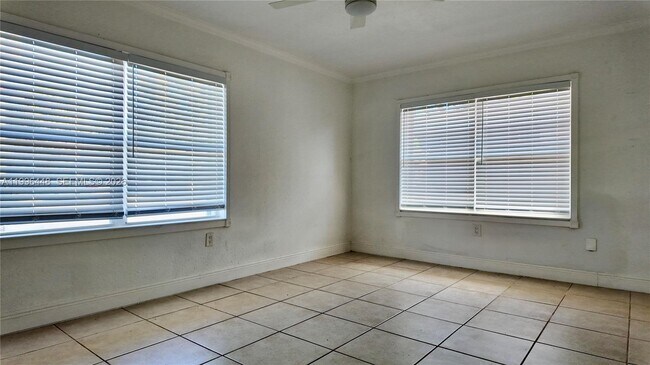 Building Photo - 1021 N Victoria Park Rd