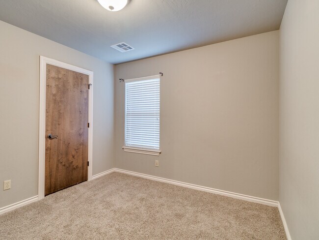 Building Photo - 3813 Normandy Rd