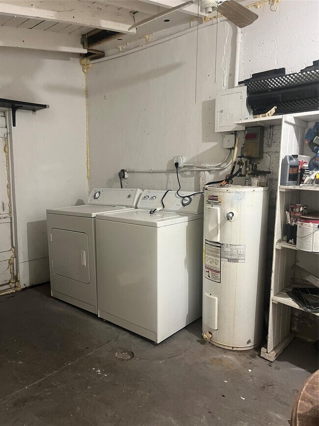 Building Photo - 5641 Sheridan St